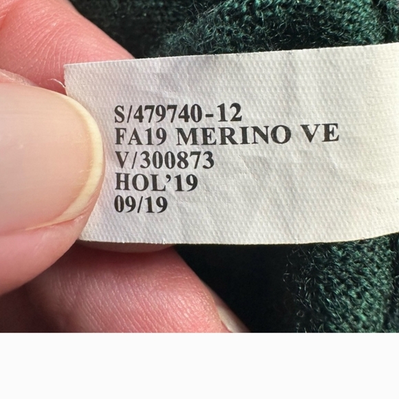 Banana Republic Women's 100% Merino Wool V Neck Sweater Size Medium Green - Picture 4 of 6